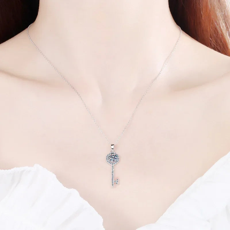 Fine Jewelry 18K White Gold Necklaces Women Valentine's Day Pendant Key 0.5/1ct Moissanite Diamond Girl Birthday Gift Daughter