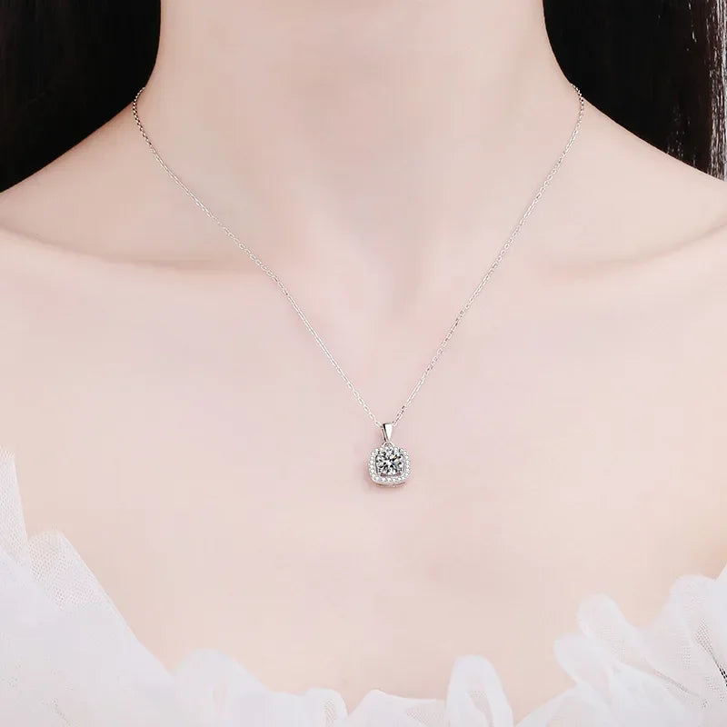 Colar de ouro branco 18K para noivado, joias finas para casamento, pingente de diamante de moissanita 1CT PT950, presente de aniversário para meninas