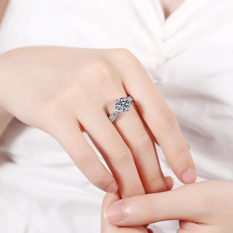 Designer Jewelry Girlfriend 18K White Gold VVS1 D Color 1/0.5Carat Moissanite Diamond Empress Starlight Style Women Wedding Ring