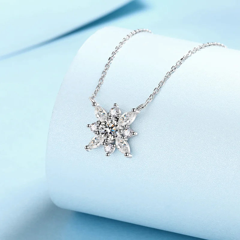 Luxury Temperame Platinum PT950 Necklace GRA Certified Moissanite Dcolor Diamond Snowflake Commuter Pendant Clavicle Chain ladys