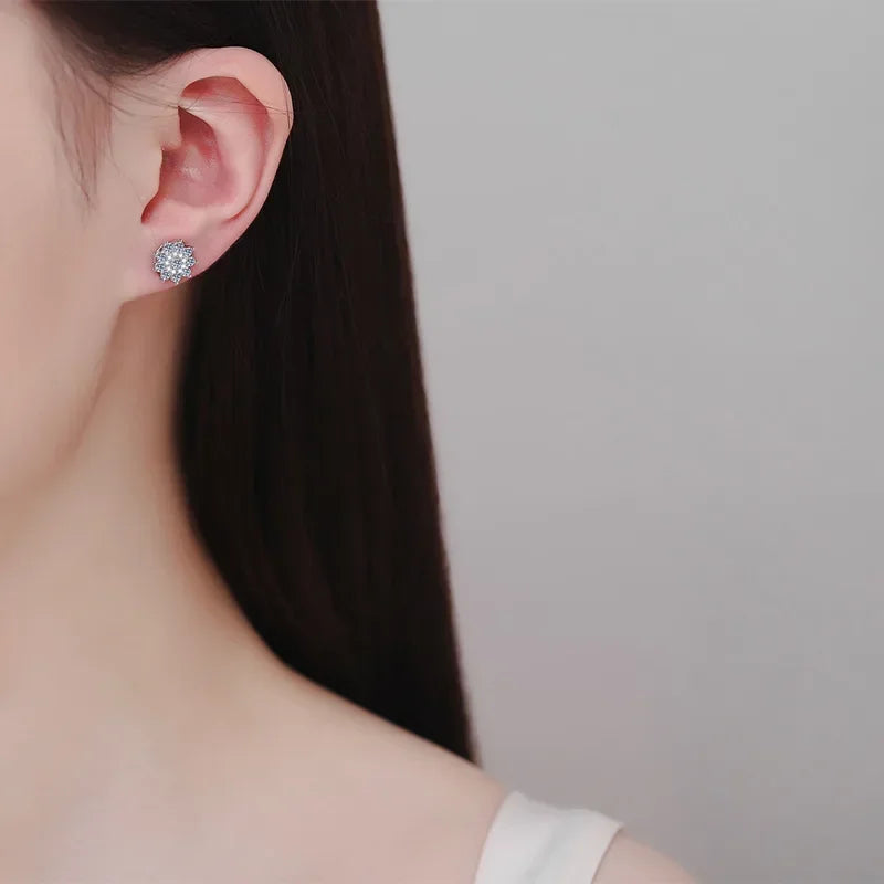 Classic Platinum PT950 Flower Earplug Stud Earrings Women Wedding Jewelry 0.708Carat Moissanite Diamond Girlfriend Birthday Gift