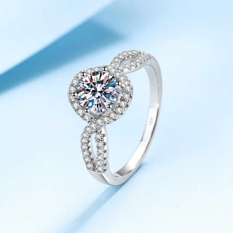 Designer Jewelry Exquisite 18K White Gold VVS1 D Color 0.5/1CT Moissanite Diamond Ring Ins Lady Style Best Anniversary for Women
