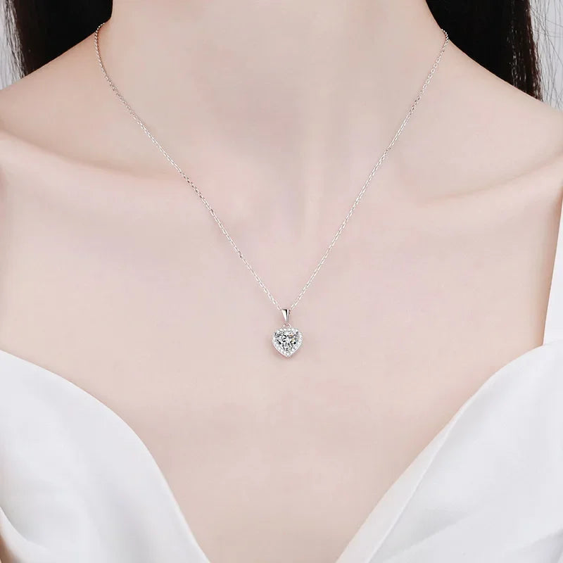 Colar de ouro branco 18K para noivado, joias finas para casamento, pingente de coração para menina, diamante de moissanita, 1 ct, presente de aniversário para filha 